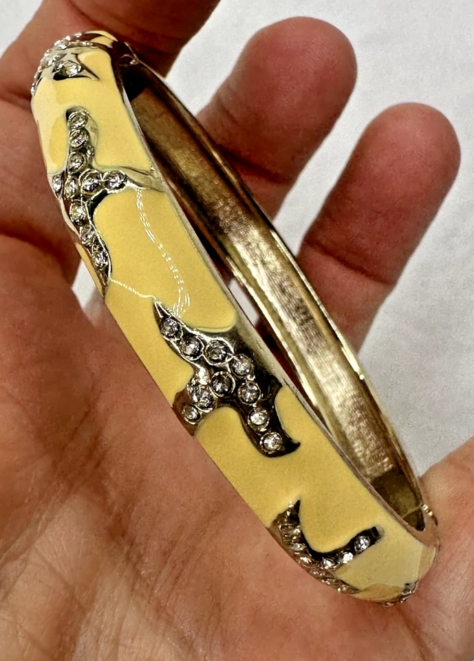 Joan Boyce Enamel Starfish Hinged Bracelet Yellow Enamel Crystals Stunning Gold - Image 3 of 4