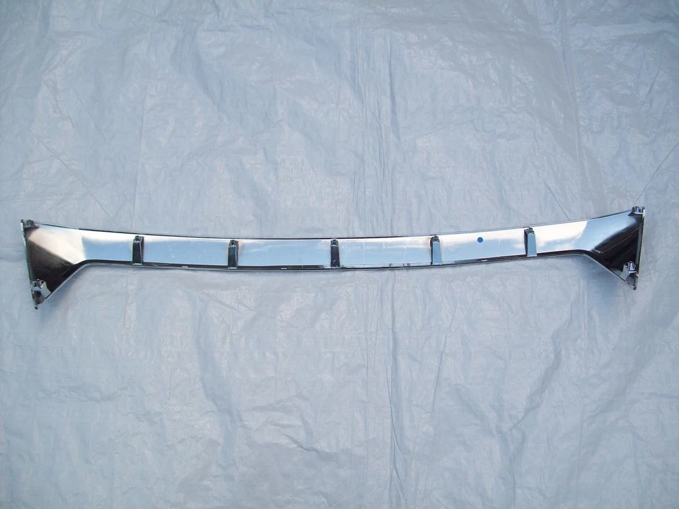 Moldura de rejilla de radiador delantera superior cromada genuina Toyota Hilux 531210K080 Foto 4 de 4