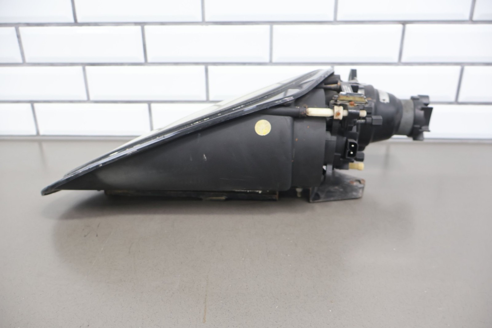 Aston Martin Vantage 2002 Right Headlight