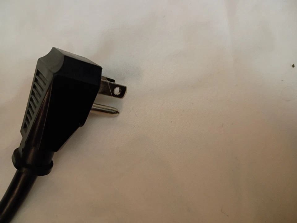 Fellowes 99081 Surge Protectors Power Strip - Image 4 of 4