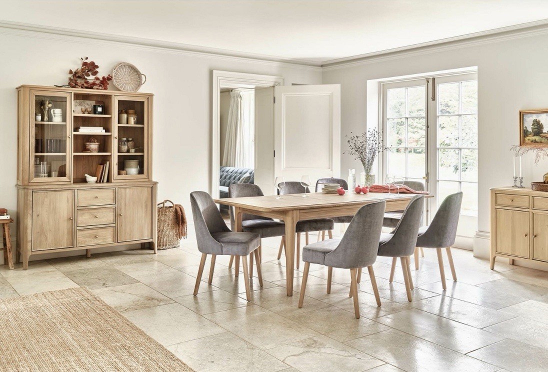 Newton Light Natural Solid Oak 6-8 Seater Extendable Dining Table RRP £869
