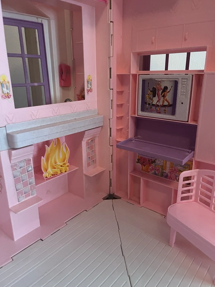 Barbie Folding Pretty Dollhouse 1996 - Image 4 of 4