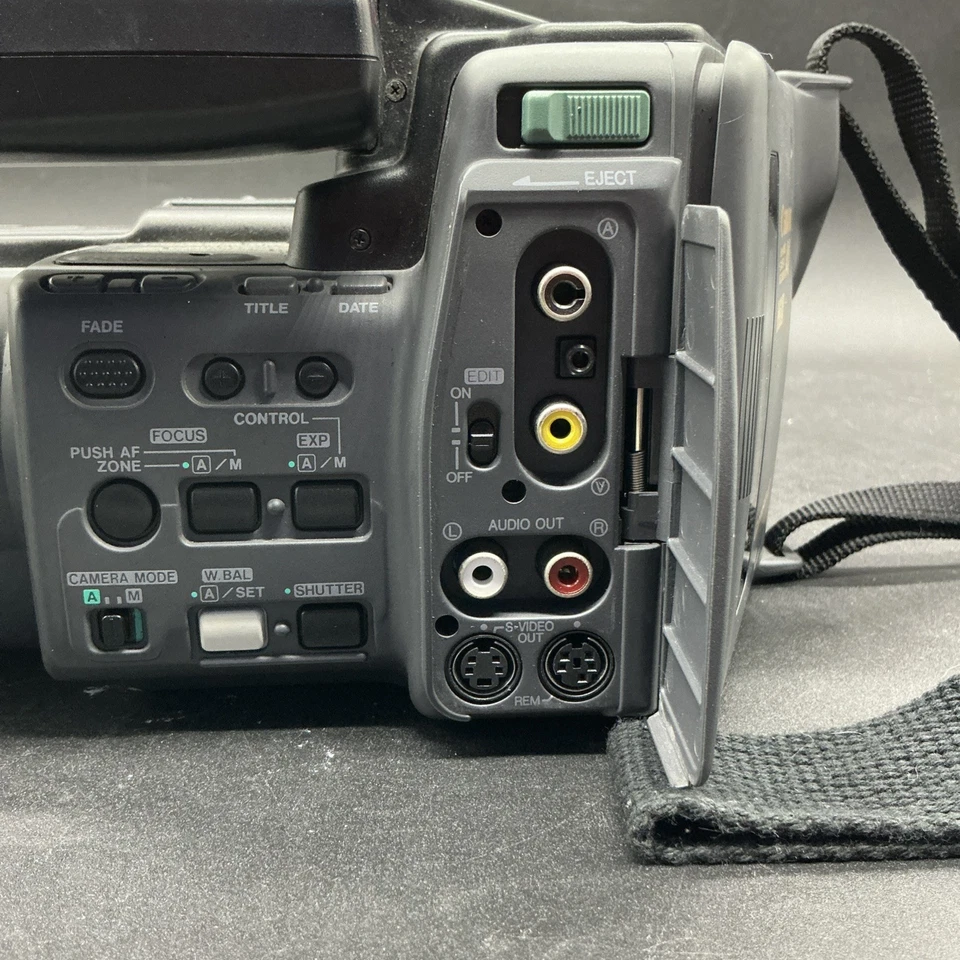 Canon Cano vision 8 A1 Hi-8 8mm Video Camera MARK II Remote Bag Cables Powers On - Image 4 of 4