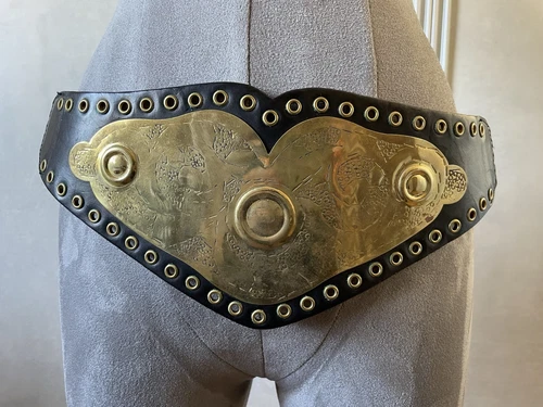 CHRISTIAN DIOR. Ceinture Défilé Hiver 2001. Taille L.