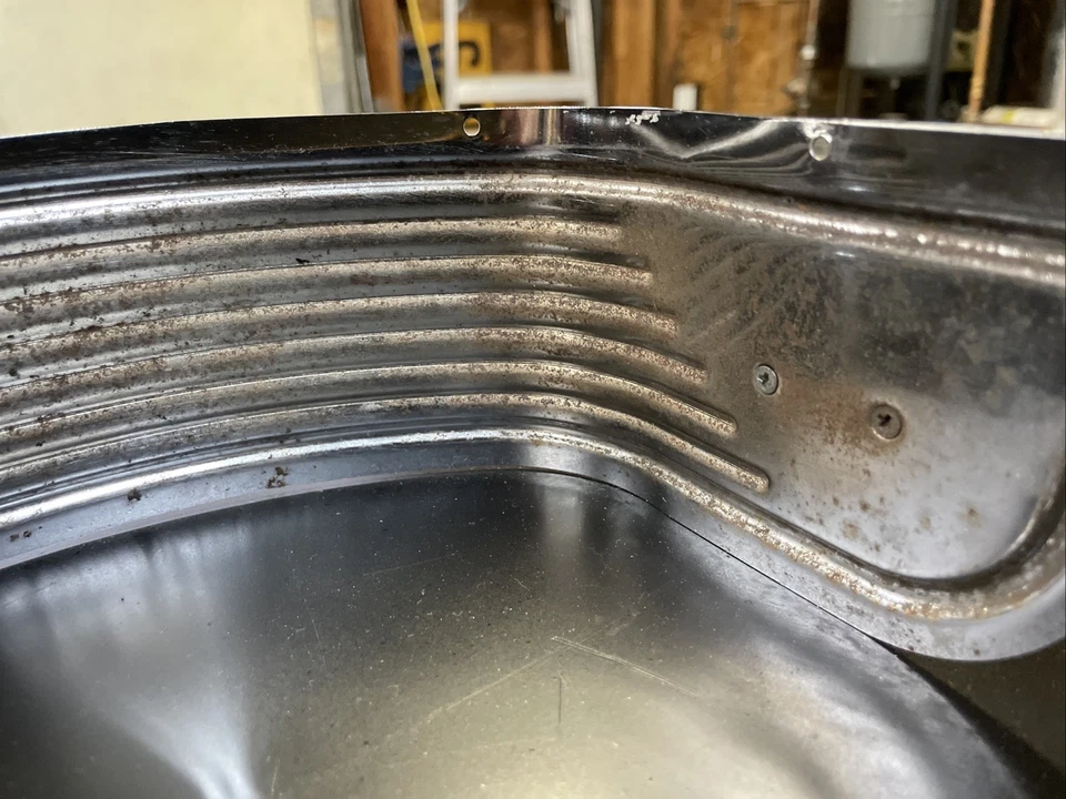 Guardabarros delantero Harley Davidson FL moldura inferior con logotipo en V Foto 4 de 4