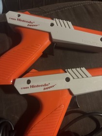 Original 1985 Orange Nintendo NES Zapper Duck Hunt Gun NES-005 OEM Light Gun (2)