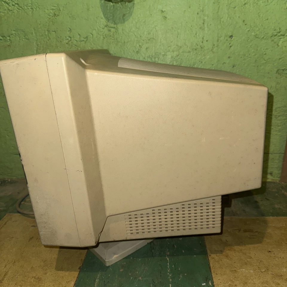 vintage Apple M9102LL/D Performa Plus Display 14in CRT Desktop Monitor Tested - Image 3 of 4