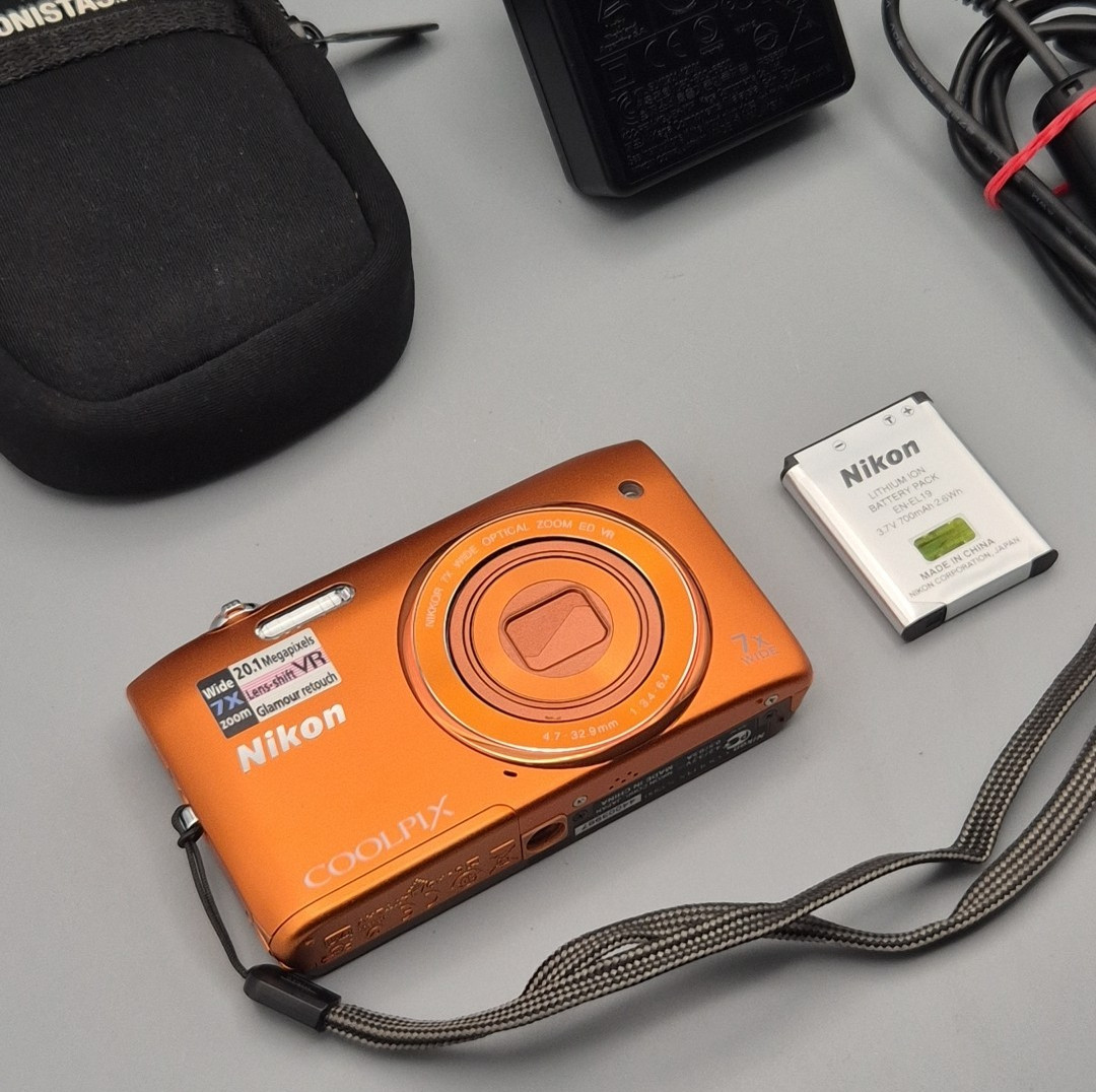 Nikon CoolPix S3500 Orange Digital Compact Camera 20,1MP Y2K TESTED Charger Case