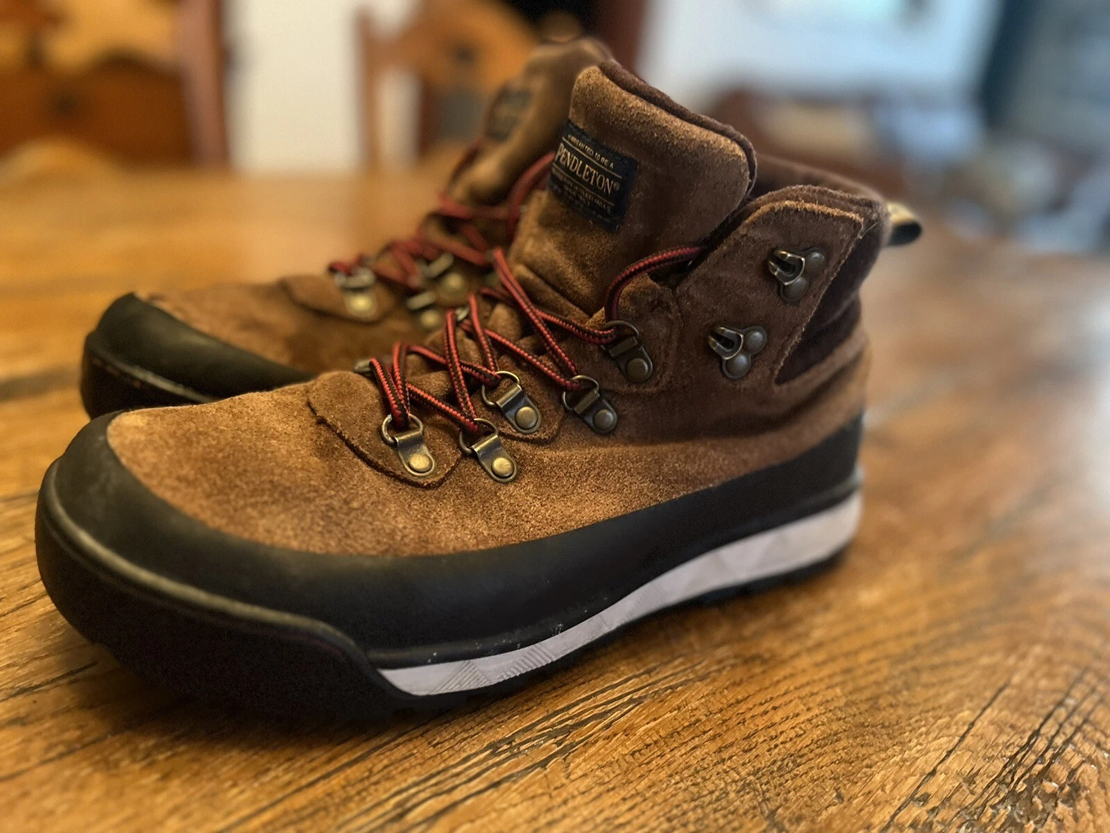 Pendleton Waterproof Brown Leather Hiking/Winter boots size Men’s 9