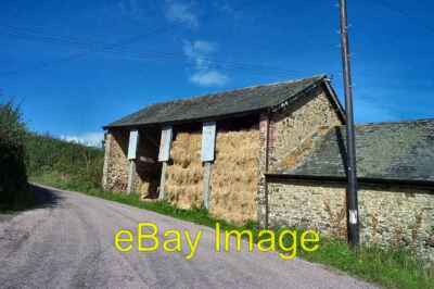 Foto 6x4 Bachscheune Bach\/SX8091 Eine halb volle Scheune am Straßenrand bei Br c2005