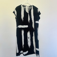 Summer Dress Womens Size 2XL Black White Short Sleeve V Neck Midi Casual