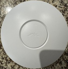 Ubiquiti UniFi UAP-AC-PRO 802.11ac Scalable Enterprise Wi-Fi AP w/ POE Adaptor