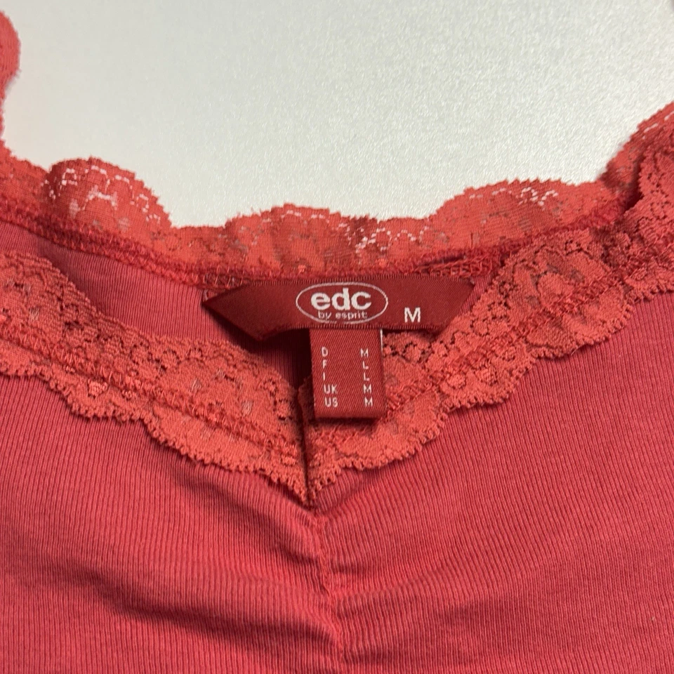 Camiseta sin mangas mediana EDC by Esprit para mujer con ribete de encaje rojo coral Foto 4 de 4