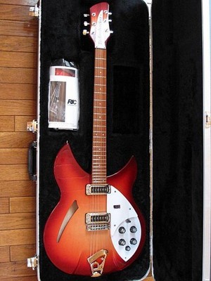 E-Gitarre Rickenbacker 330FG Fireglow Sunburst Made in USA mit Hartschalenkoffer