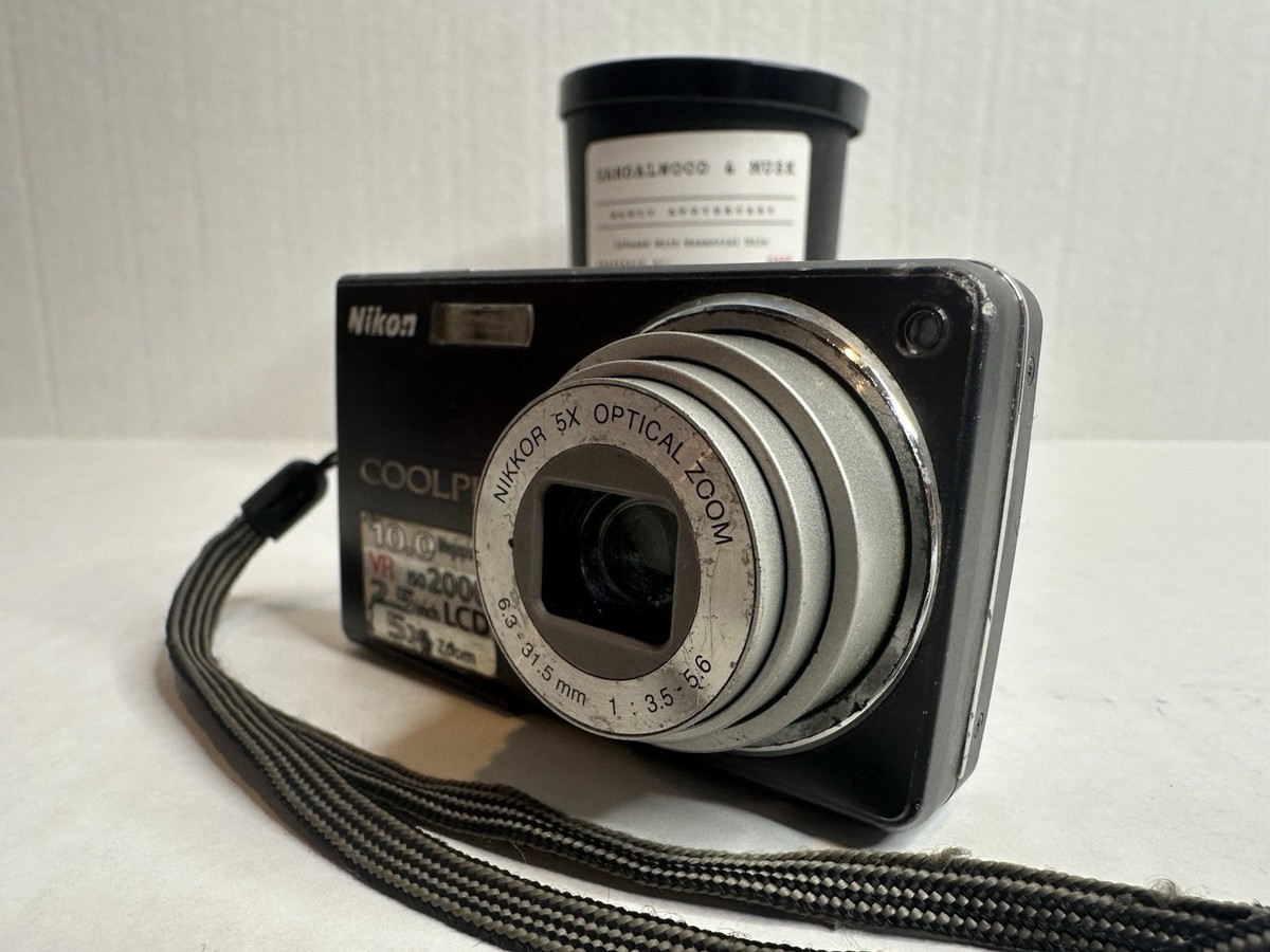 Nikon COOLPIX S550 10.0MP Digital Camera - WORKS BUT HAS