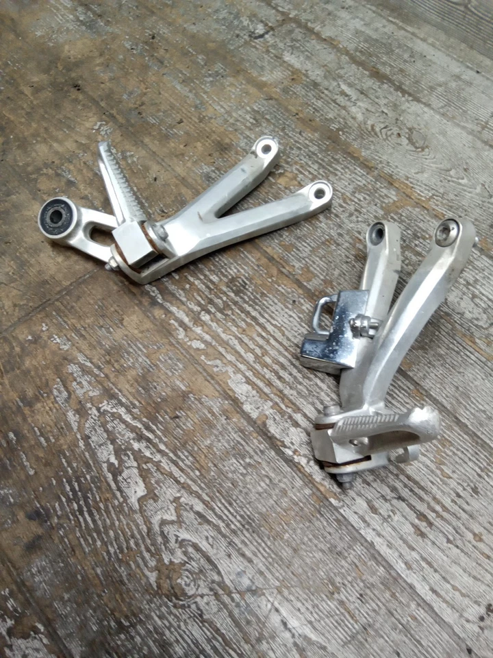 2000 1998-2002 Yamaha YZF-R6 YZFR6 Rear Back Right Left Passanger Pegs - Imagem 4 de 4