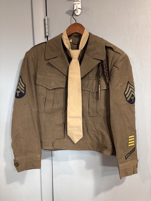 Original WW2 US Army Forces Western Pacific 4th Army Technical  Ike Jacket & Bar