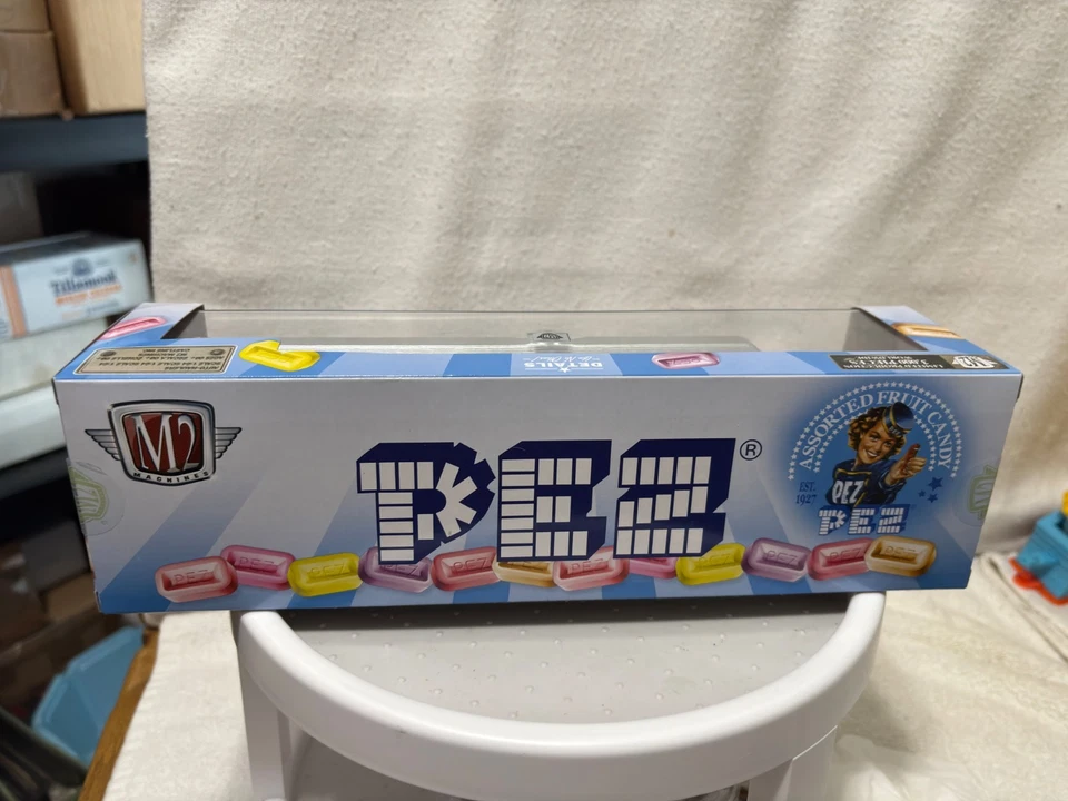 M2 MACHINES PEZ 1969 DODGE L600 TRUCK & TRAILER NEW IN BOX - Image 3 of 3