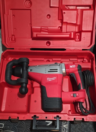 Milwaukee SDS-Max Demolition Hammer – Model 5446-21