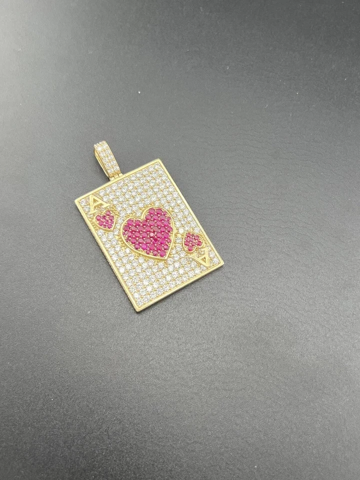 Colgante Tarjeta As de Corazones Rubí Simulado Corte Redondo 2 Ct Chapado en Oro Amarillo 14k Foto 4 de 4