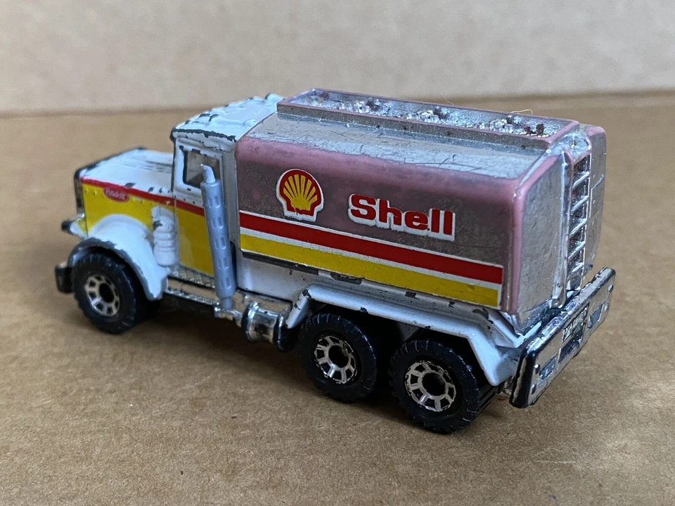 Matchbox Peterbilt Shell Tanker, 1:80 Scale Die Cast, 1981, Rare. - Image 3 of 4
