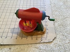 Vintage Child  s Hard Plastic PLAY TOY Tilt-Head HAND CRANK Stand MIXER w/ BOWL
