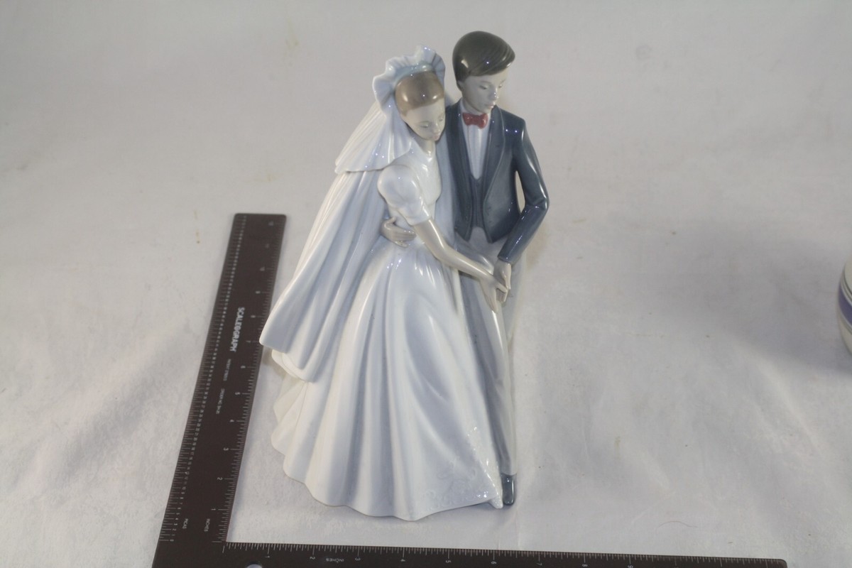NAO BY LLADRO Bride and Groom Wedding Couple Figurine
