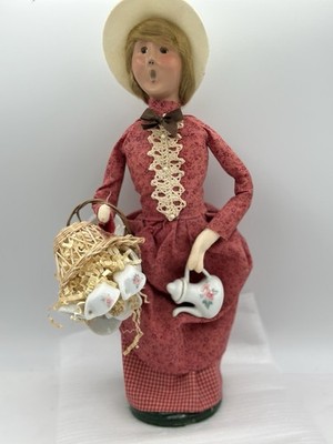 Byers Choice Tea Lady 2000 Woman Caroler Pink Dress Mini Tea Set Baske
