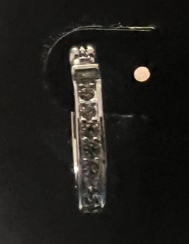 🐎 Pendiente Huggie COACH Signature plata y cristal pavé’🆕plata F54497 Foto 4 de 4