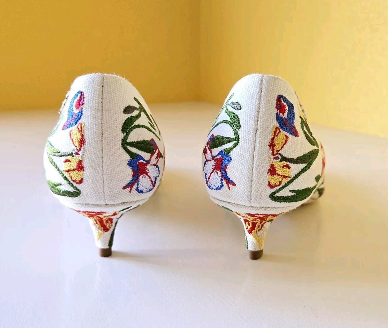 Tory Burch Elizabeth Painted Iris Embroidered Canvas Kitten Heel Pumps Size 8.5M thumbnail 3