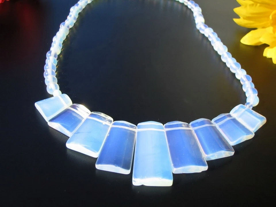 Collana In Opalite Vetro Latteo Blu Trasparente - Immagine 2 di 2