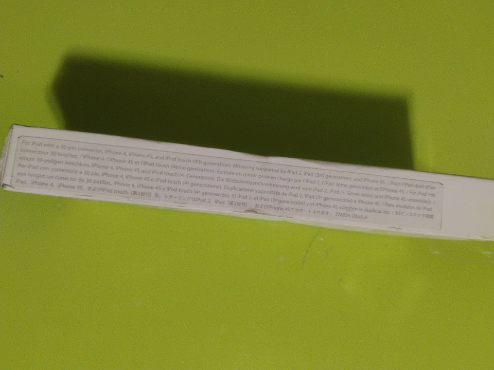 Genuine APPLE 30-Pin to VGA Adapter BRAND NEW IN SEALED BOX! - Image 3 of 3