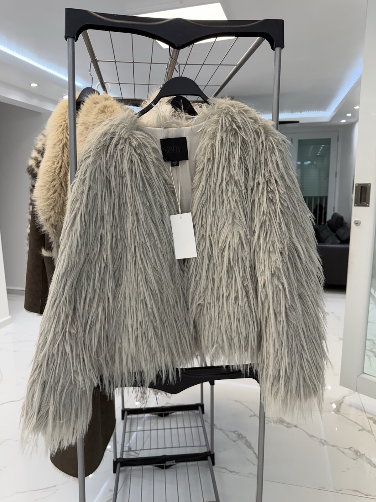 ZARA WOMAN COLLECTION FAUX FUR COAT Jacket Light Gray , XS  thumbnail 15