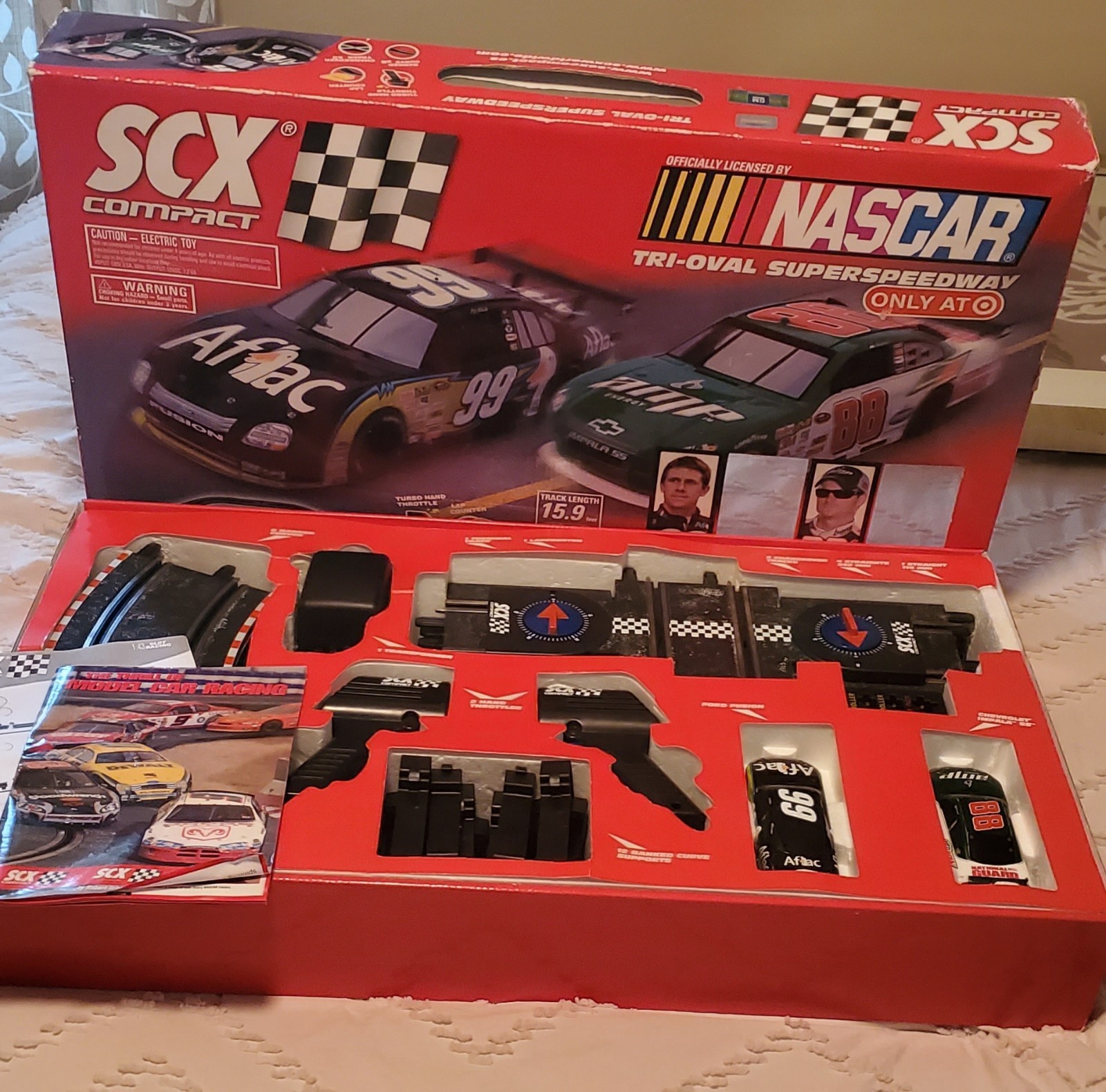 SCX Compact Nascar Tri-Oval Speedway 1:43 Slot Racing Set #31650 ...