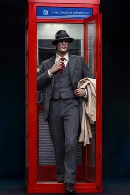 FIVETOYS 1/6 Red Telephone Booth ONLY. Figures Not Included. 