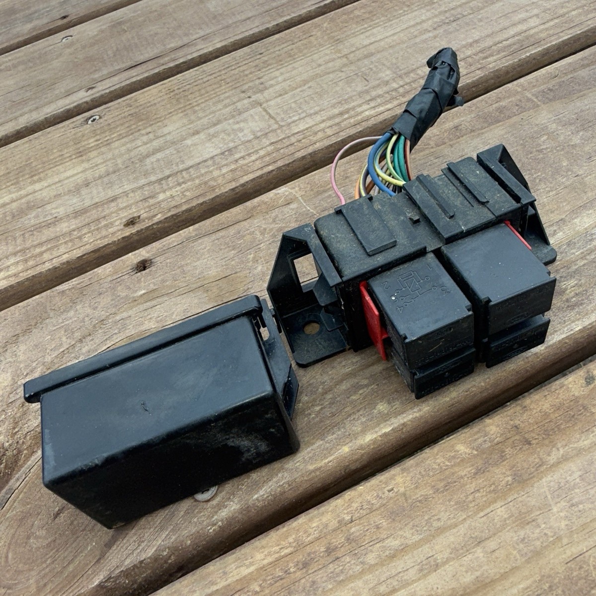 1999 2000 2001 2002 Ford Mustang Interior Cabin Under Dash Fuse Relay Box 99-04 