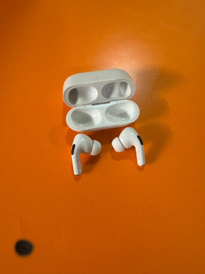 Apple AirPods Pro (1st generation), photo 2 sur 5