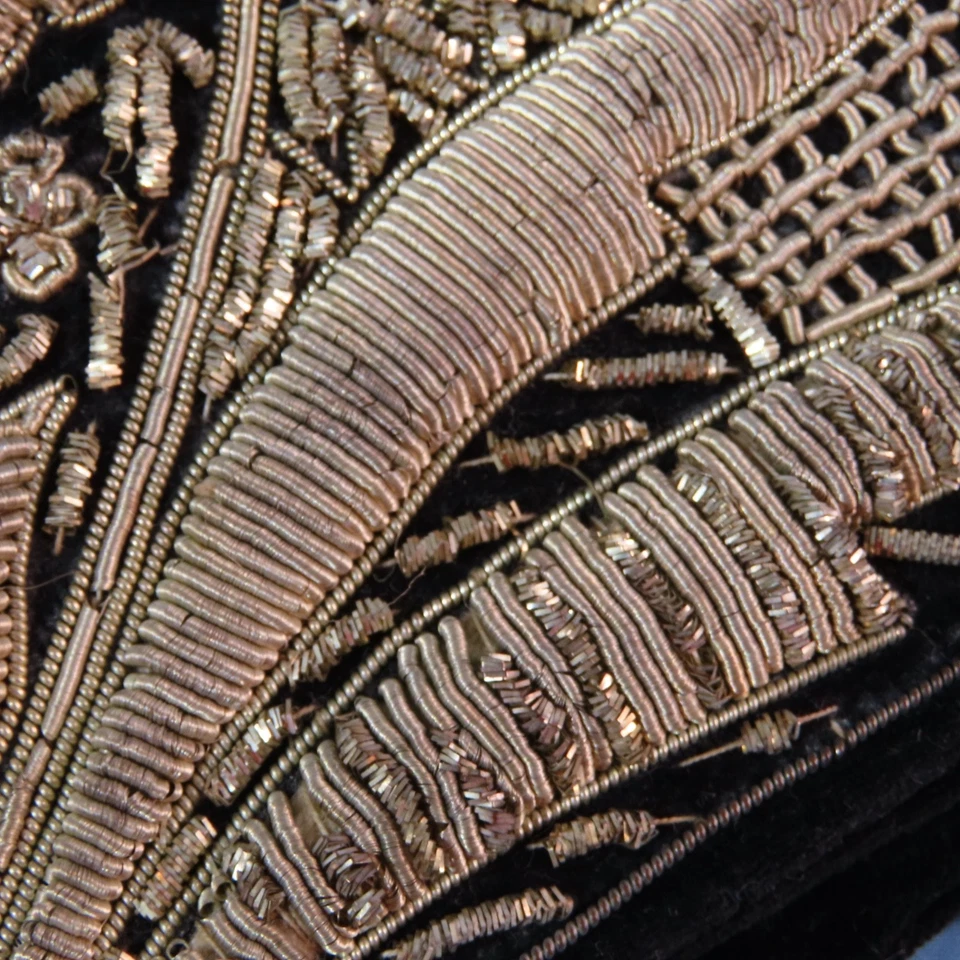 Bolso sin asas de terciopelo negro bordado alambre dorado Zari Zardozi DECORACIÓN PERSA de colección Foto 3 de 4