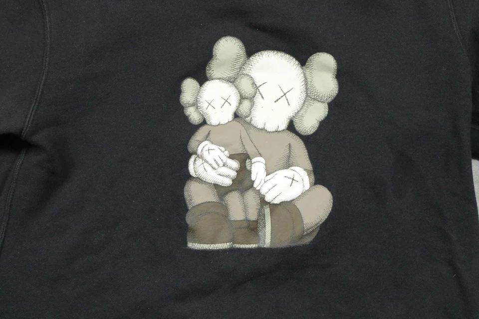 Uniqlo KAWS Companion Sudadera Niños Grande UT Cuello Redondo Arte Gráfico Pullover Foto 2 de 4