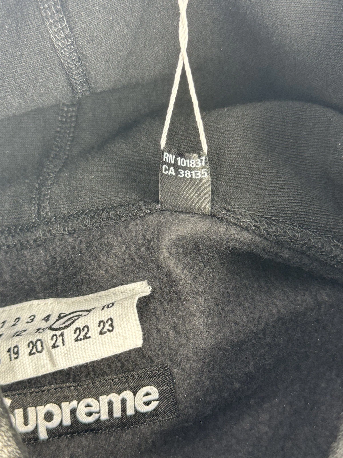 FELPA CON CAPPUCCIO SUPREME X MM6 SCATOLA IN LAMINA CON LOGO TAGLIA: XL