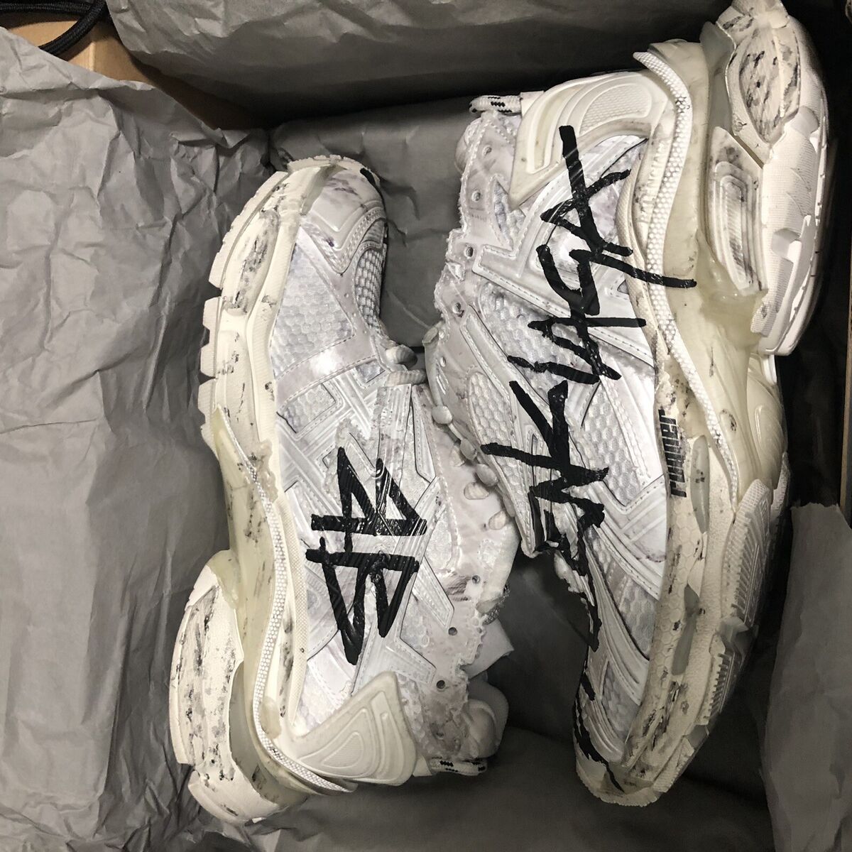 NIB BALENCIAGA WOMEN'S RUNNER GRAFFITI SNEAKER IN WHITE | eBay NIB BALENCIAGA WOMEN'S RUNNER GRAFFITI SNEAKER IN WHITE | eBay