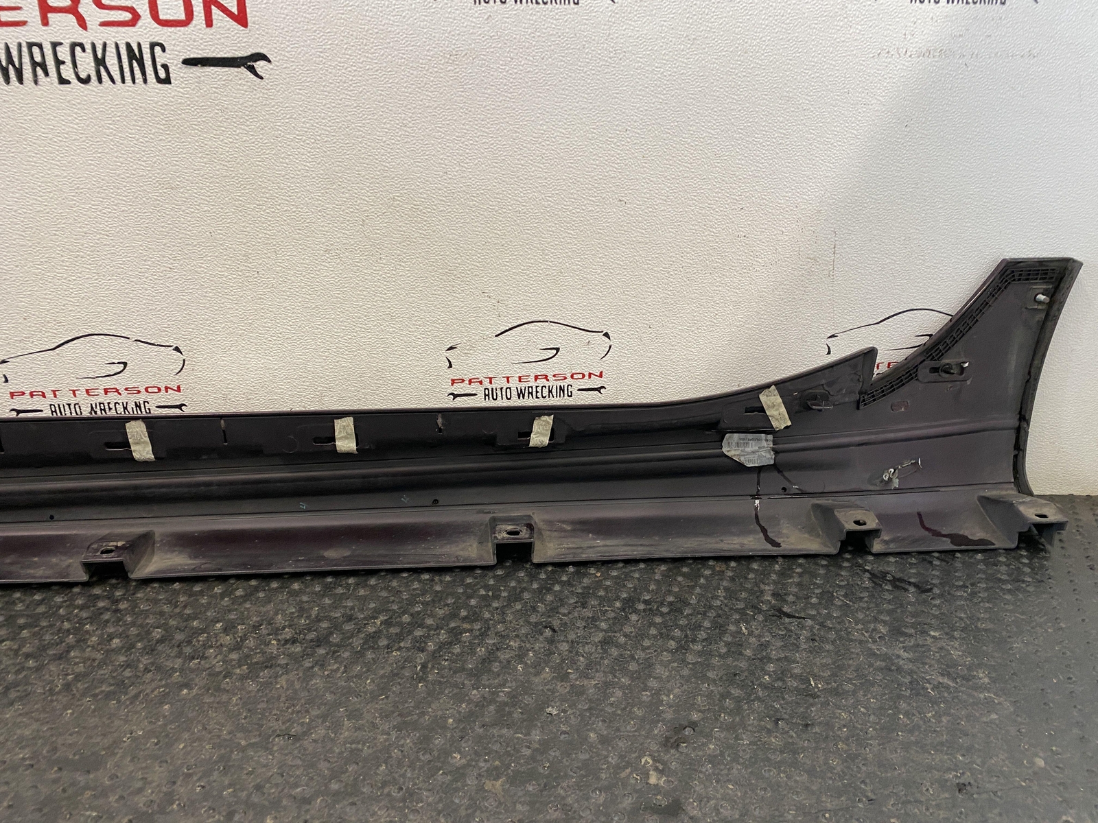 14-21 MASERATI GHIBLI ROCKER PANEL PASSENGER SIDE TRIM MOULDING BORDEAUX 120b