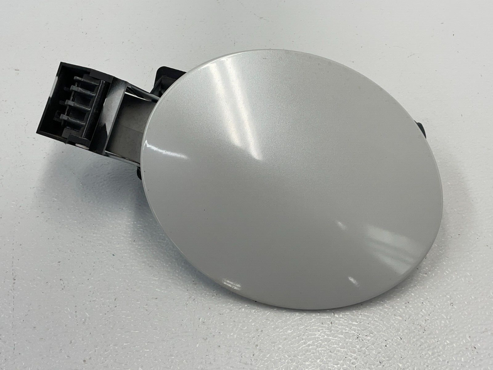 13 14 Maserati Granturismo M145 Gas Tank Fuel Door Lid Cover White Cap 1458 OEM