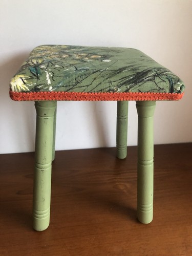 Vintage Painted Wooden Green Stool Upholstered Farmhouse In Printed 60s fabric - Picture 5 of 14