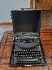 Vintage Underwood Noiseless Portable Typewriter W/Case Serial# P1283861  thumbnail