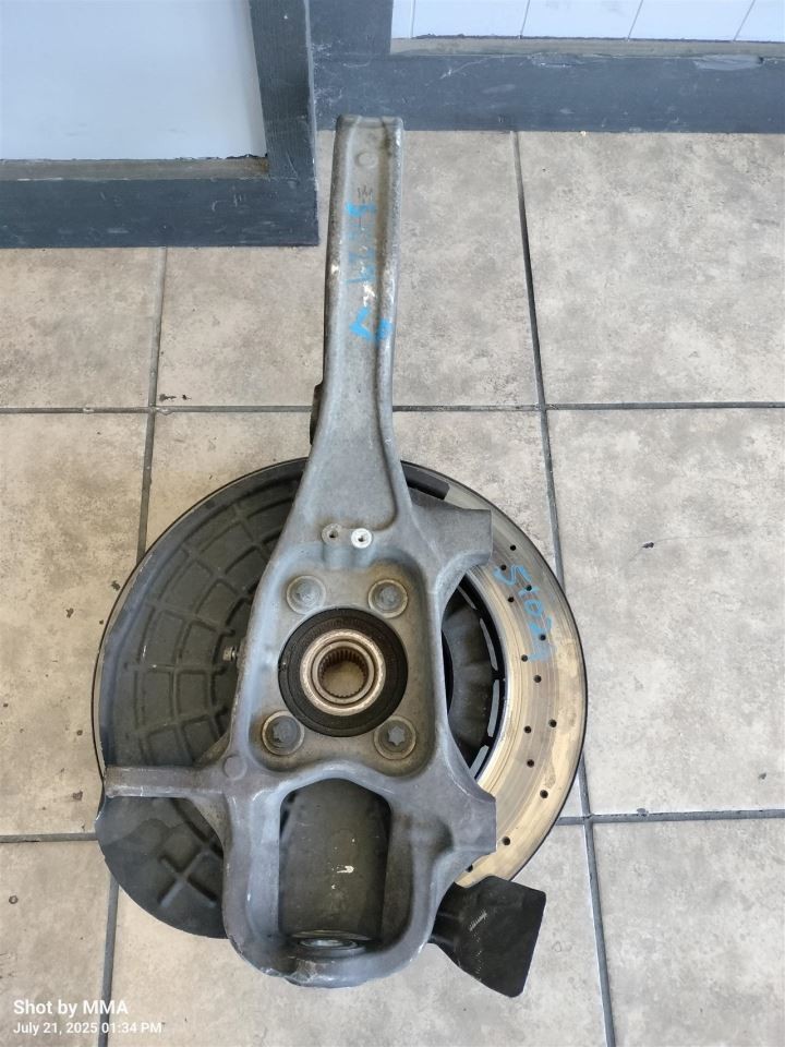 LEFT FRONT SPINDLE KNUCKLE OEM 2016 MASERATI GHIBLI