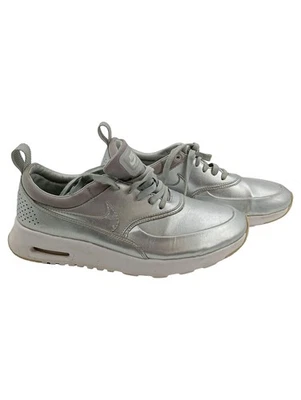 Nike Air Max Thea Baskets Basses Femme Argenté Métallique (EU 39) - Photo 1/4