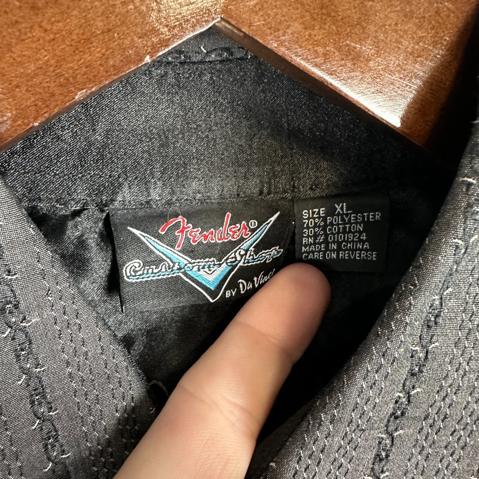 Camisa Fender Da Vinci Para Hombres XL Gris Perla A Presión Gótica Bordada Cruz Y2K Gótica Foto 3 de 4
