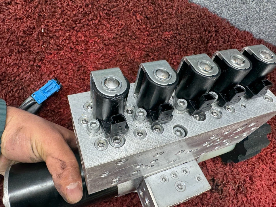 BMW 2007-2013 E93 MOTOR DE BOMBA DOBRÁVEL HIDRÁULICO SUPERIOR CONVERSÍVEL FABRICANTE DE EQUIPAMENTO ORIGINAL 65K - Imagem 2 de 4