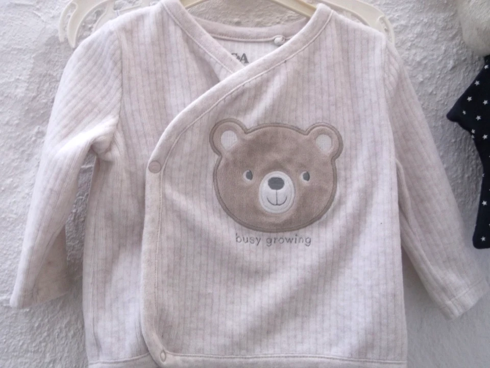 2 Teiler Grösse 74 C&A Nicki Pullover mit Hose Jungen - Bild 2 von 3